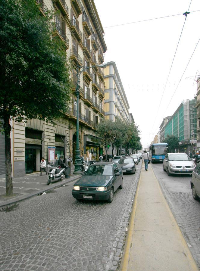نابولي Al Centro E Meglio B&B المظهر الخارجي الصورة